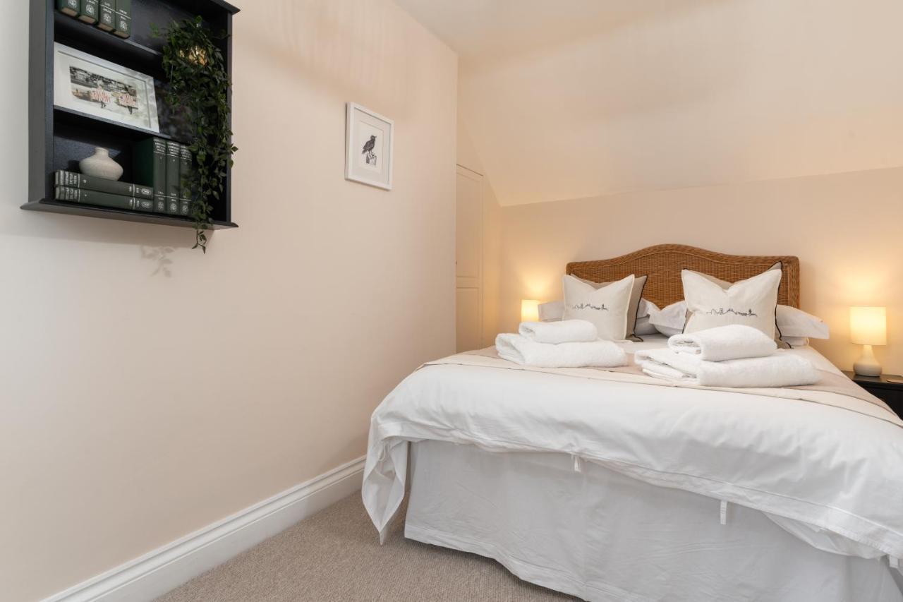 Stylish Two Bedroom Cottage - In Town Centre St Ives  Exterior photo